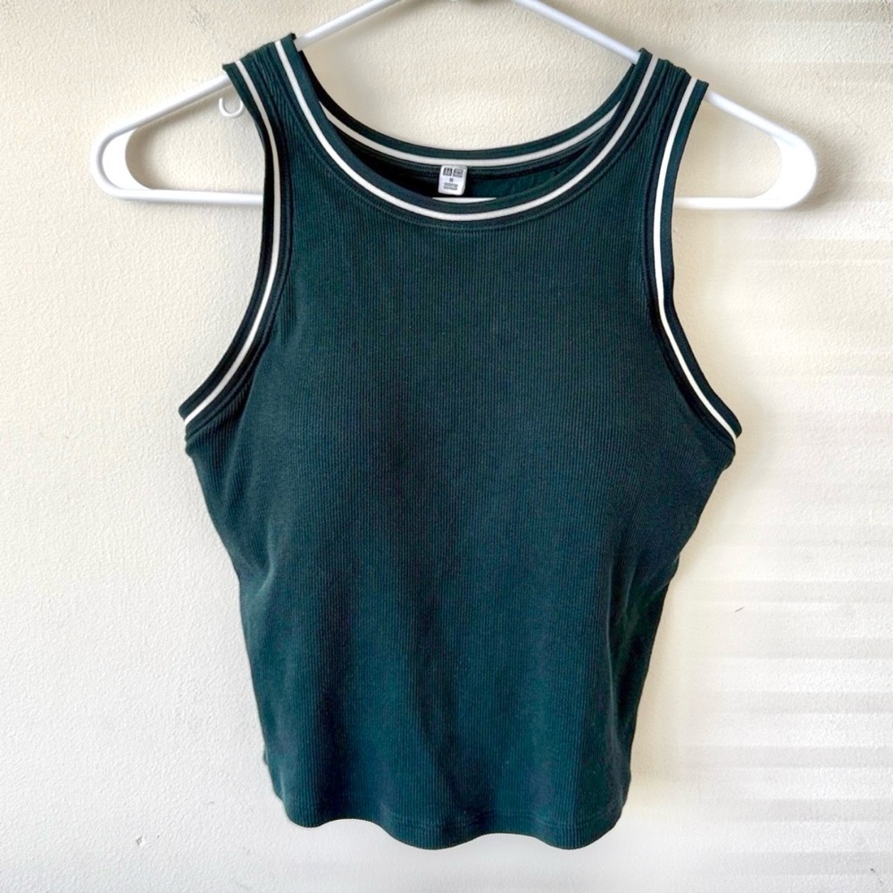 NWOT Uniqlo Dark Green Ribbed Cropped Padded Bra Tank Top - Medium